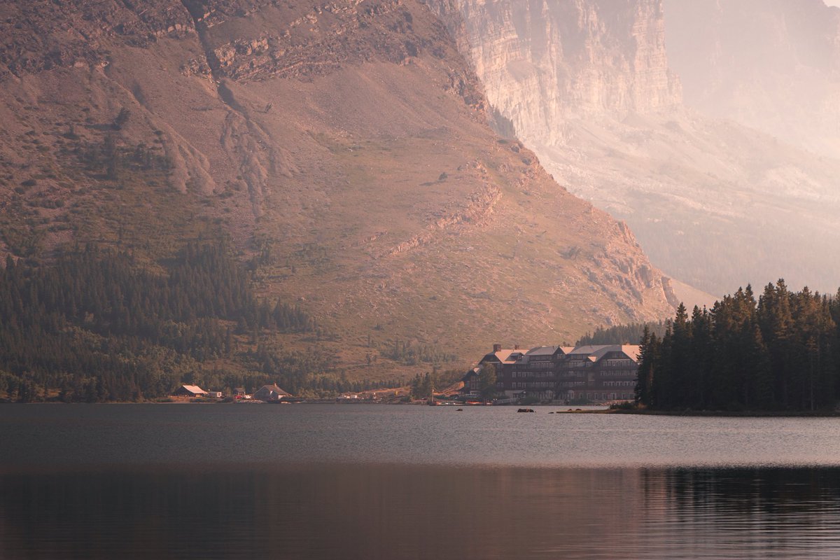 TheJvandy's tweet photo. Morning at the Many Glacier Hotel.

Glacier National Park, Montana https://t.co/e4kPPA7t6W