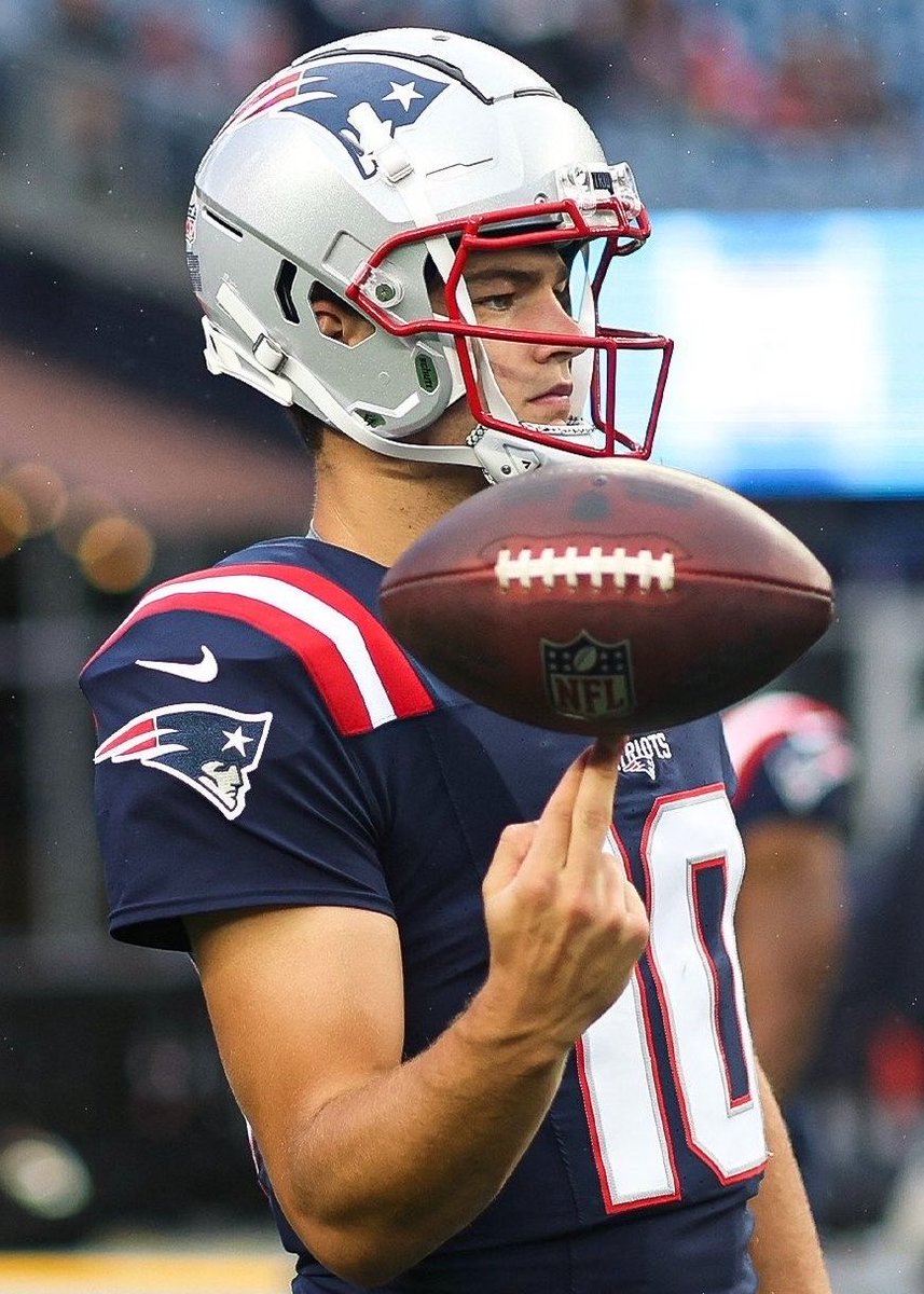 PolymarketSport's tweet photo. 🚨Drake Maye has passed Tom Brady to become the fastest Patriots QB in franchise history to throw 50 touchdowns https://t.co/znbxFmaCb9