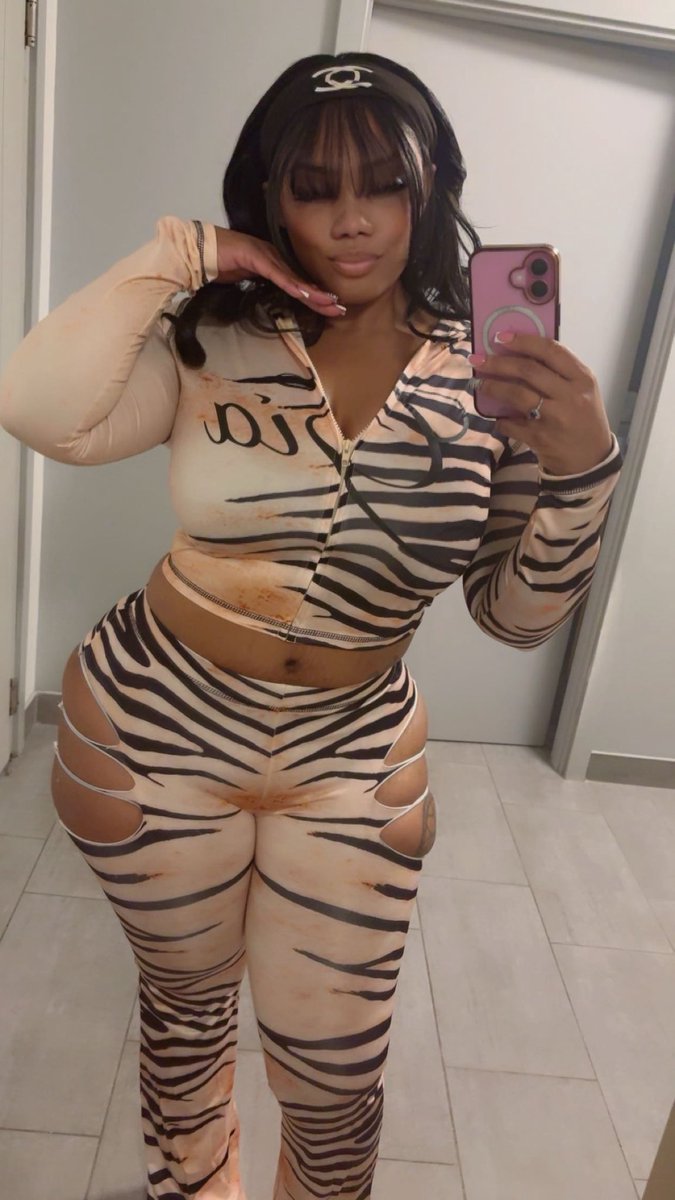 iamlulusymone's tweet photo. BDay Dump 💋✨
Miss 9.23 ♎️💜
#Libra #PrettygangLu https://t.co/WQrR2IcK8c
