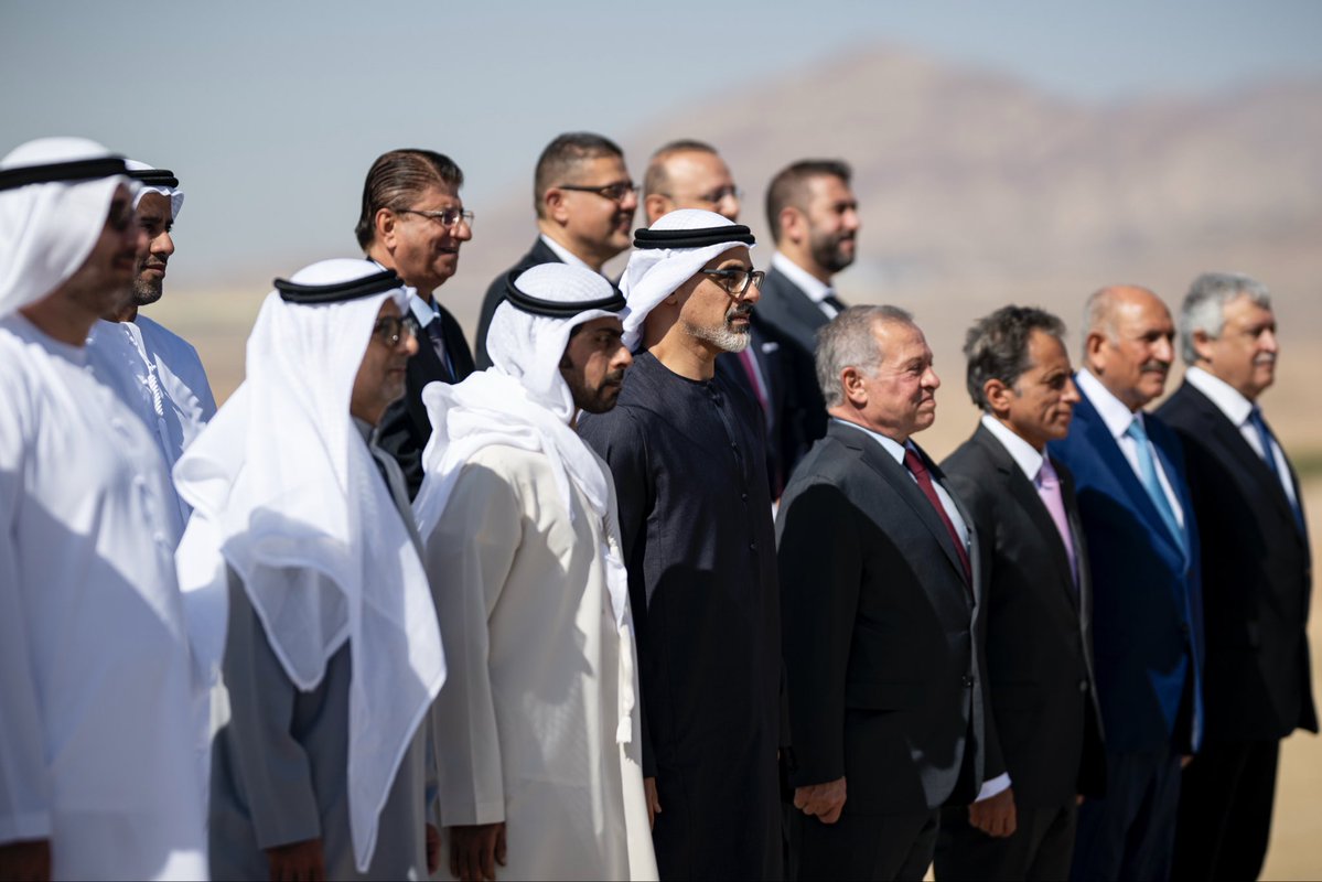 alkhaleej's tweet photo. الملك عبدالله الثاني بن الحسين، ملك المملكة الأردنية الهاشمية، وخالد بن محمد بن زايد، ولي عهد أبوظبي، يشهدان مراسم وضع حجر الأساس لمشروع سكة حديد العقبة – الشيديَّة – معان، الذي تطوّره الشركة الأردنية الإماراتية للقطارات باستثمار مشترك تصل قيمته إلى نحو 2.5 مليار دولار. 

#صحيفة_الخليج