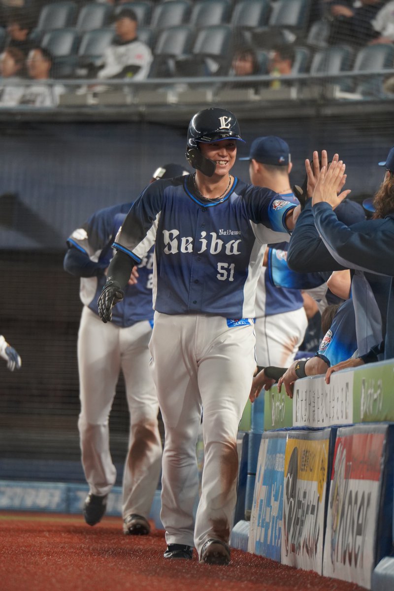 Namio_dao's tweet photo. #西川愛也 選手おかえりなさい

ナイスバント⚾️
からの
ナイスタイムリー⚾️👏🏼✨

#seibulions https://t.co/WvaI1IYj9h