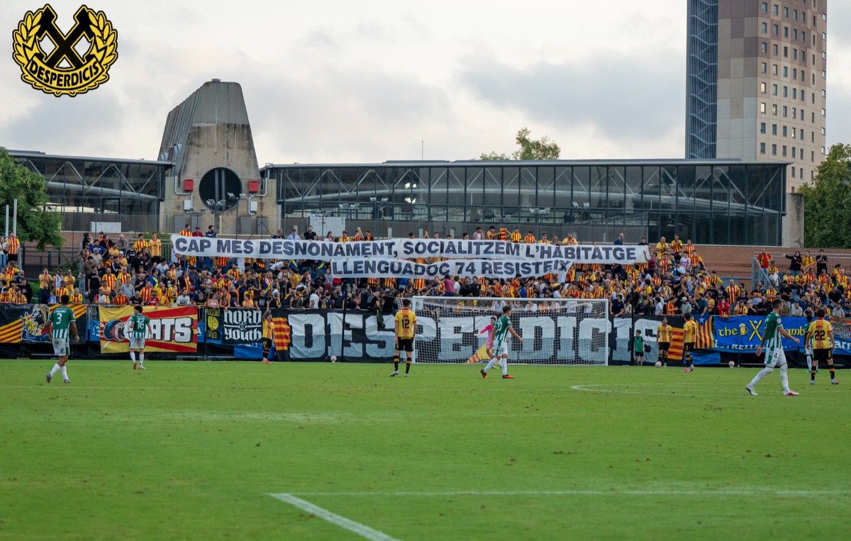 Desperdicis's tweet photo. UESA - ANTEQUERA
04/10/2026

Després de l’ajornament, els andreuencs vam tornar a fer sold out. Bona animació en un partit que se’ns va escapar al final.

Lluitem per un habitatge per tothom. Lluitem perquè es quedi Llenguadoc 74.

Cap a una vaga general i un Sant Andreu campió! https://t.co/NuqiDH5pzw