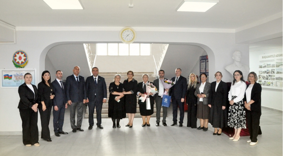 GabalaView's tweet photo. ETİHİ Respublika Komitəsi bölgələrdə müəllimləri peşə bayramı münasibətilə təbrik edib https://t.co/61DQ2tLqEc