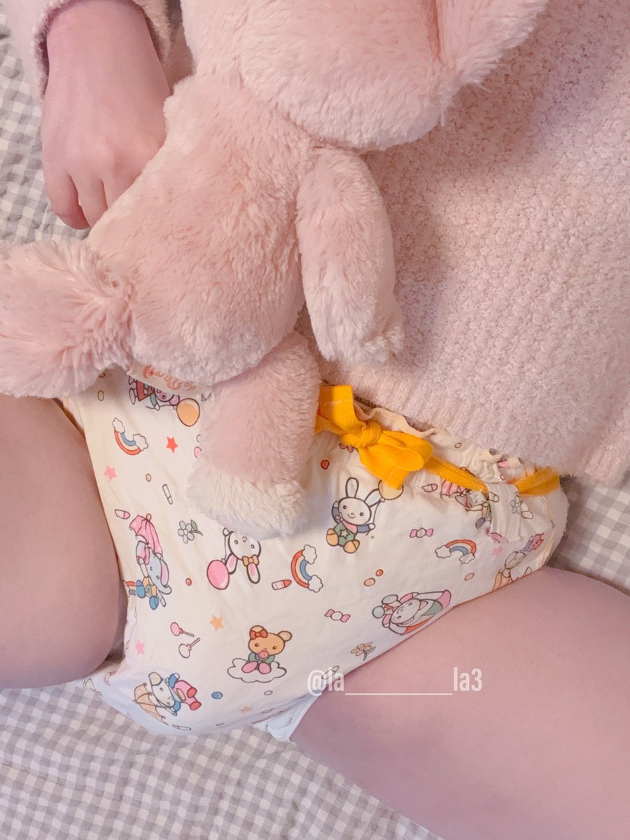 la______la3's tweet photo. さむい〜
ニットでごろん🎀

#ABDL #おむつ女子 #幼児退行 #diaper https://t.co/Su16BGiJV4