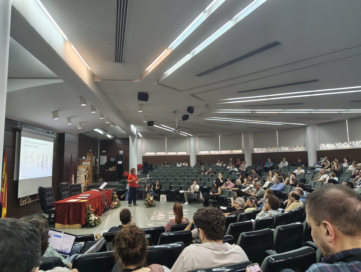 germn2026's tweet photo. 🧲 Afternoon session at #GERMN2026!
We kick off the afternoon programme with an Invited Lecture by Prof. Paola Turano, presenting:
🔬 “An NMR Overview of Gold-Based Drugs Targeting Cancer Cells”
#GERMN2026 #NMR #CancerResearch #Metallodrugs #NMRspectroscopy https://t.co/31jPKsXVKG