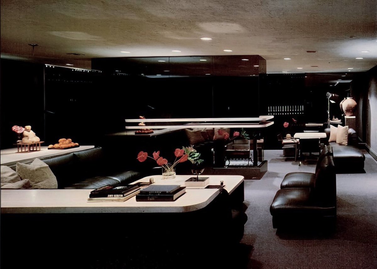 luusssso's tweet photo. The moody blacks and cool tones of 1980s Corporate High-Tech Modernism was a top tier aesthetic https://t.co/FRF2IP9eoT