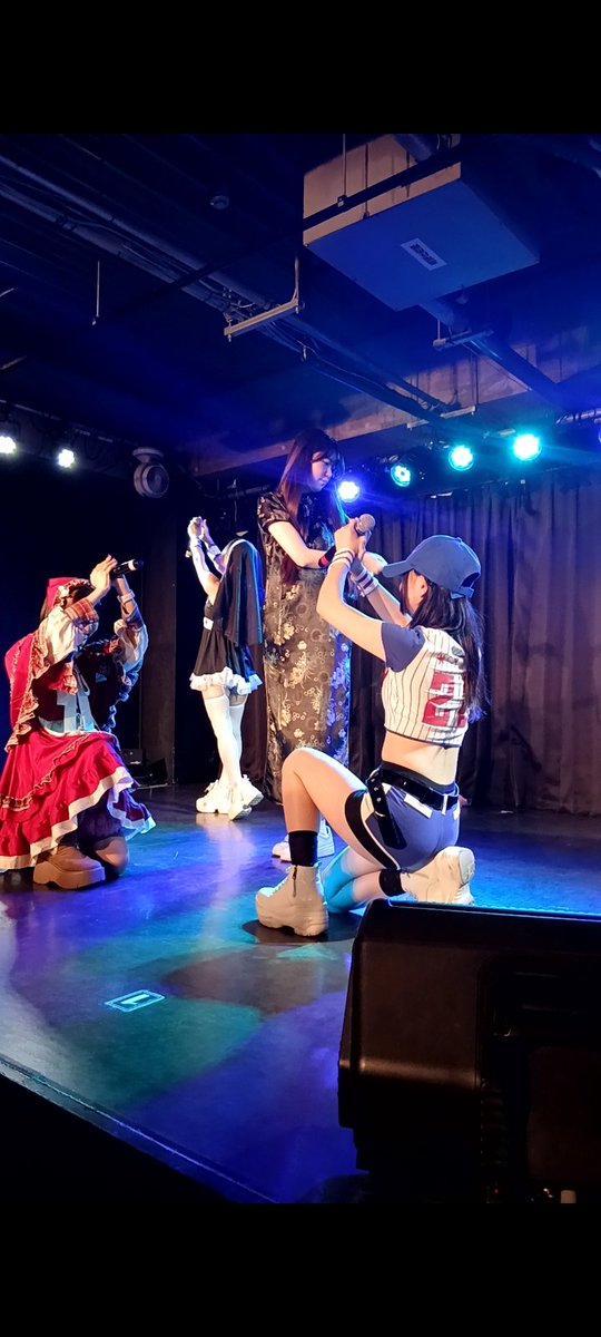 nack0106's tweet photo. 2026.10.03 土曜日
first crush定期公演
｢恋のはじまり～恋するハロウィン♡１周年SP～｣より
秋葉原COSMICLABにて
first crushのライブ
#firstcrush
#定期公演 https://t.co/ENPGGI1on7