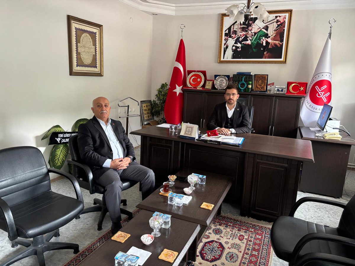 gevasmuftuluk's tweet photo. Camiler ve Din Görevlileri Haftası dolayısıyla MHP İlçe Başkanı Remzi Altıntaş, İlçe Müftüsü Mehmet Faruk Geylani’yi makamında ziyaret etti.
​#CamilerVeDinGörevlileriHaftası #MHP https://t.co/jFFo9OxIe7