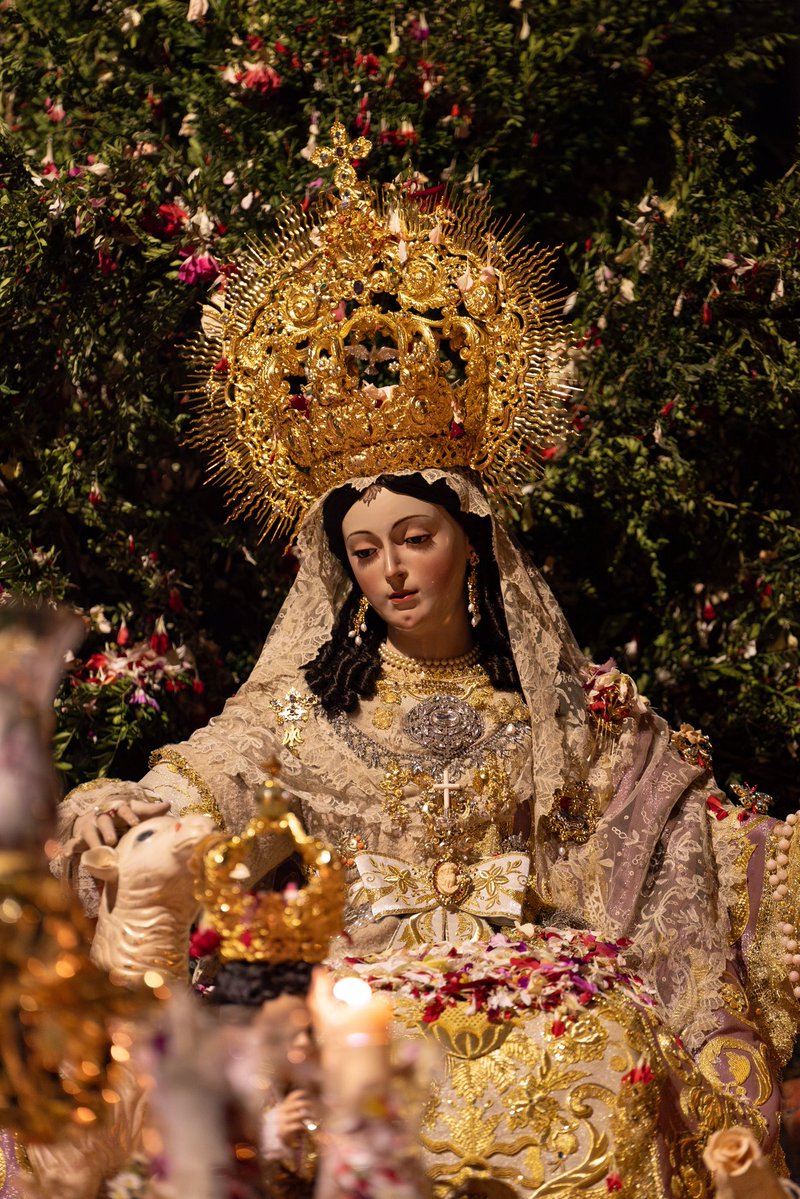DivinaPastora's tweet photo. Dos años nos separan del regreso de la #DivinaPastora hacia su barrio de Capuchinos como Patrona Coronada 💐👑

Una noche marcada para siempre en la memoria de su gente 🤎 #soyPastoreño https://t.co/y9jECEILSB