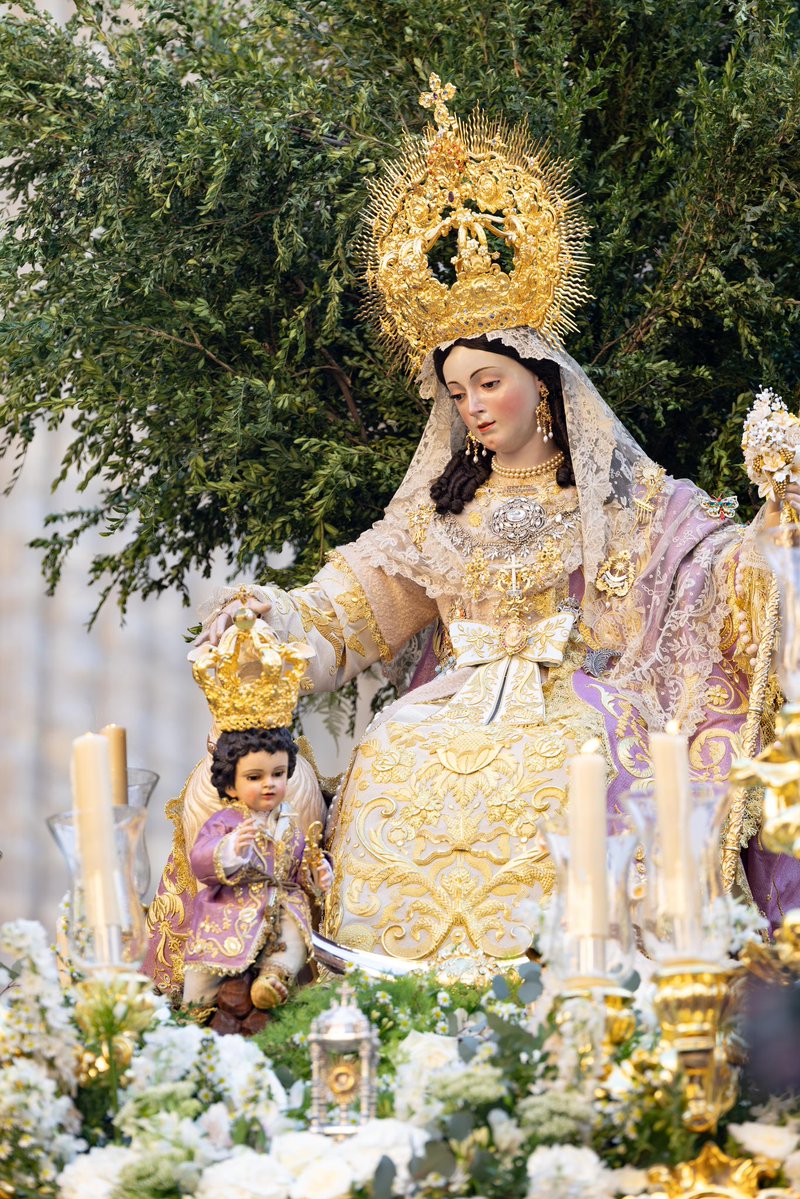 DivinaPastora's tweet photo. Dos años nos separan del regreso de la #DivinaPastora hacia su barrio de Capuchinos como Patrona Coronada 💐👑

Una noche marcada para siempre en la memoria de su gente 🤎 #soyPastoreño https://t.co/y9jECEILSB