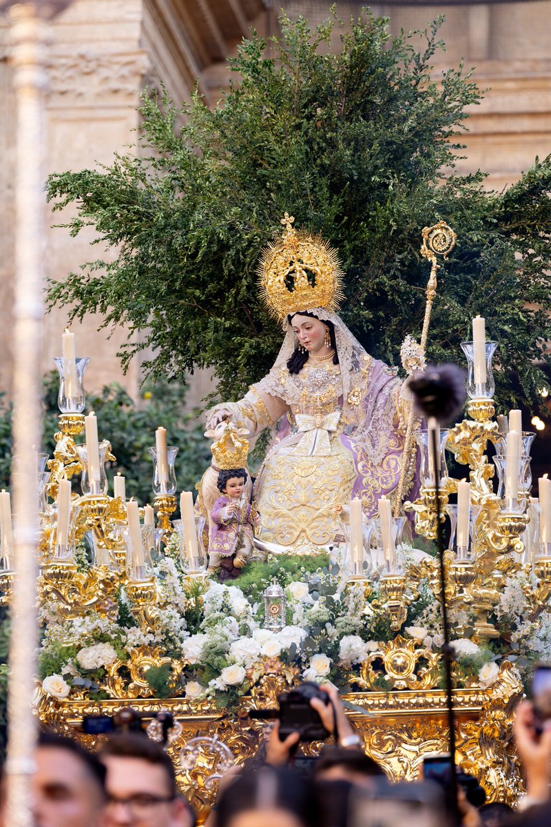 DivinaPastora's tweet photo. Dos años nos separan del regreso de la #DivinaPastora hacia su barrio de Capuchinos como Patrona Coronada 💐👑

Una noche marcada para siempre en la memoria de su gente 🤎 #soyPastoreño https://t.co/y9jECEILSB