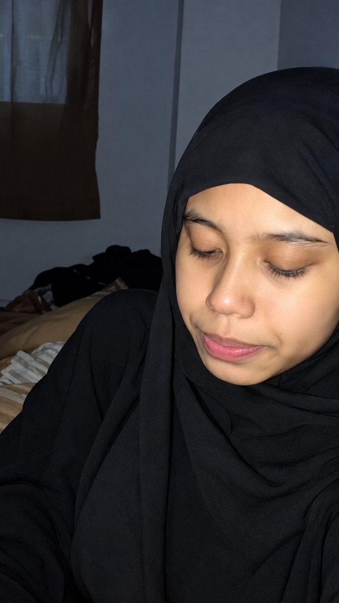 pozteirs's tweet photo. dede malay jgo kali 
https://t.co/b7I09QAMps https://t.co/1vYNXs8TSg
