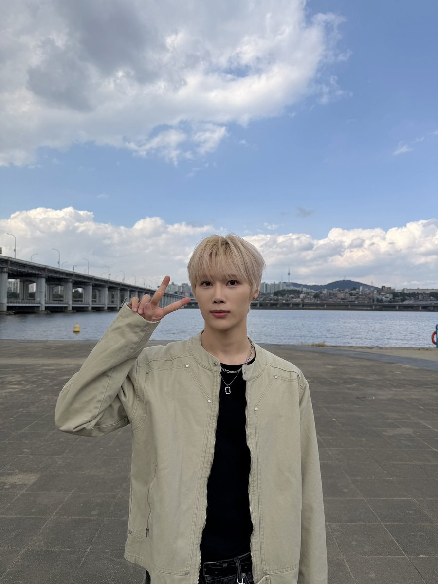 NINE_i_Firstone's tweet photo. [#민준]

Another Breath 발매 기념 버스킹도 완료!!
여러분들아~^~^ 사랑합니다🫶❤️

#나인아이 #NINEi #MINJUN https://t.co/cQtGJRB1MJ