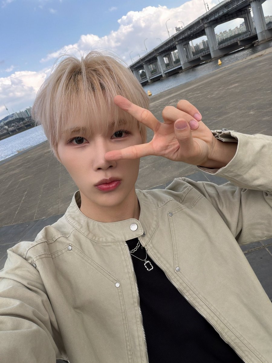 NINE_i_Firstone's tweet photo. [#민준]

Another Breath 발매 기념 버스킹도 완료!!
여러분들아~^~^ 사랑합니다🫶❤️

#나인아이 #NINEi #MINJUN https://t.co/cQtGJRB1MJ