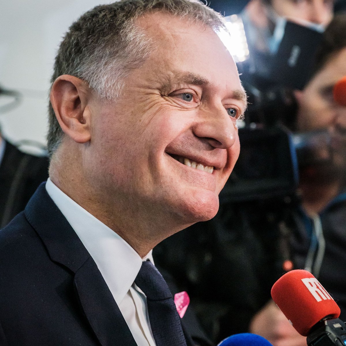 ShadesFrance's tweet photo. 🎤 Le député LR Philippe JUVIN adresse un message DOUTEUX aux LYCÉENS mobilisés...

🗣️ "Aux lycéens, je leur dis de retourner travailler, travailler dur, parce que les petits copains en Chine, ils travaillent dur." https://t.co/Kfu5Ij3nrv