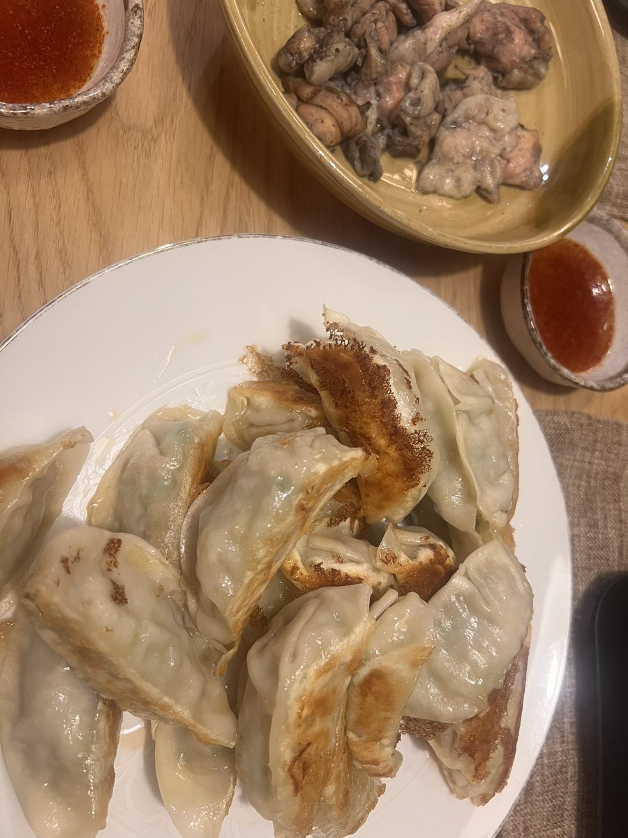 お友んちで餃子パーチーした🫶🏻🤝🏻
ビール狙ってて可愛い犬
(もちろん与えてません) https://t.co/HURmBlOch1