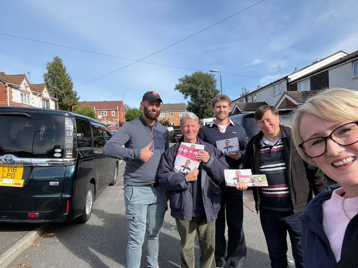salford_mayor's tweet photo. I joined Ordsall Labour comrades on a sunny Sunday morning to speak to local residents and see how their local representatives can help them. 🌹

It was great to see Salford Labour teams out all across the city this weekend... https://t.co/BhfAiQoqlL