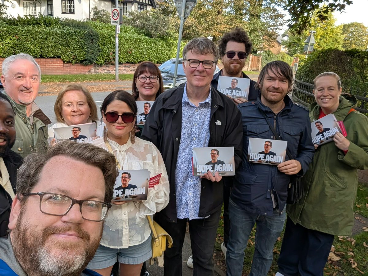 salford_mayor's tweet photo. I joined Ordsall Labour comrades on a sunny Sunday morning to speak to local residents and see how their local representatives can help them. 🌹

It was great to see Salford Labour teams out all across the city this weekend... https://t.co/BhfAiQoqlL