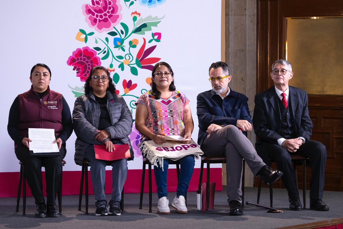 ivan_escalante's tweet photo. Iniciamos nuestra participación en la conferencia #MañaneraDelPueblo, encabezada por la Presidenta @Claudiashein, con el comparativo de remesadoras. 💸

Con $7,392.33 pesos por 400 dólares enviados vía depósito a cuenta o transferencia, @FinabienMex se mantiene a la cabeza como la opción que más entrega. 

💵 Acá toda la información que les ayudará a tomar una decisión: https://t.co/VSsrh1S0rH.