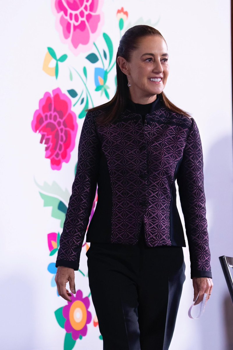 ivan_escalante's tweet photo. Iniciamos nuestra participación en la conferencia #MañaneraDelPueblo, encabezada por la Presidenta @Claudiashein, con el comparativo de remesadoras. 💸

Con $7,392.33 pesos por 400 dólares enviados vía depósito a cuenta o transferencia, @FinabienMex se mantiene a la cabeza como la opción que más entrega. 

💵 Acá toda la información que les ayudará a tomar una decisión: https://t.co/VSsrh1S0rH.