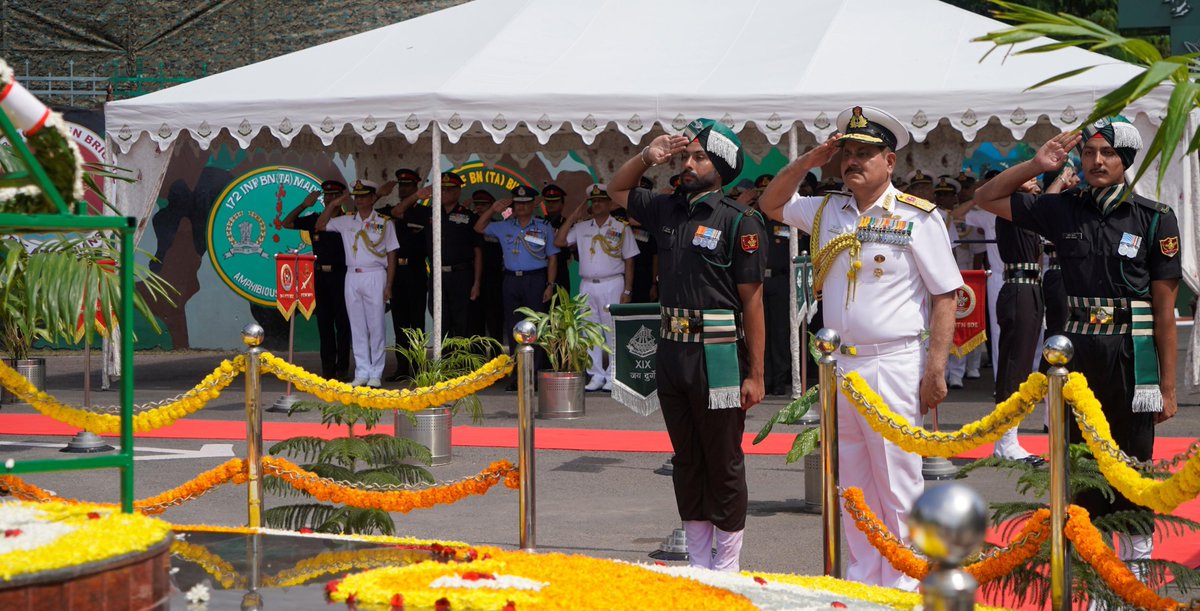 AN_Command's tweet photo. On the occasion of the Silver Jubilee celebrations of #ANC, CINCAN and Component Commanders laid wreaths at the War Memorial, Brichgunj Military Station, paying solemn tribute to the bravehearts who made the supreme sacrifice in service of the nation. Their courage, unwavering resolve and selfless service continue to inspire generations and strengthen our collective resolve to uphold their proud legacy.

#SilverJubilee #25YearsOfService #RememberingTheFallen #ServiceBeforeSelf #IndianArmedForces