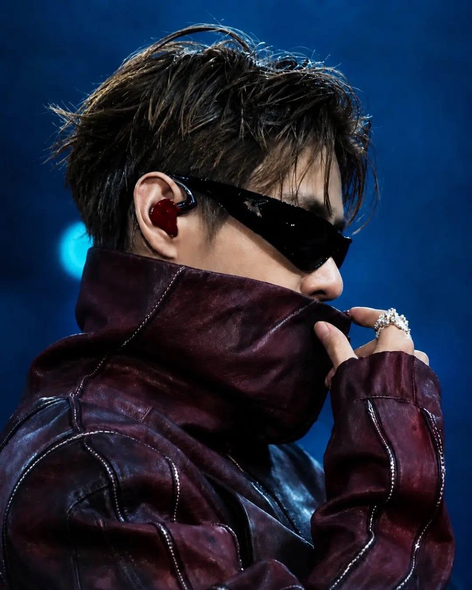 thvthearchive's tweet photo. hottest man on earth https://t.co/2VXMsPDZHR