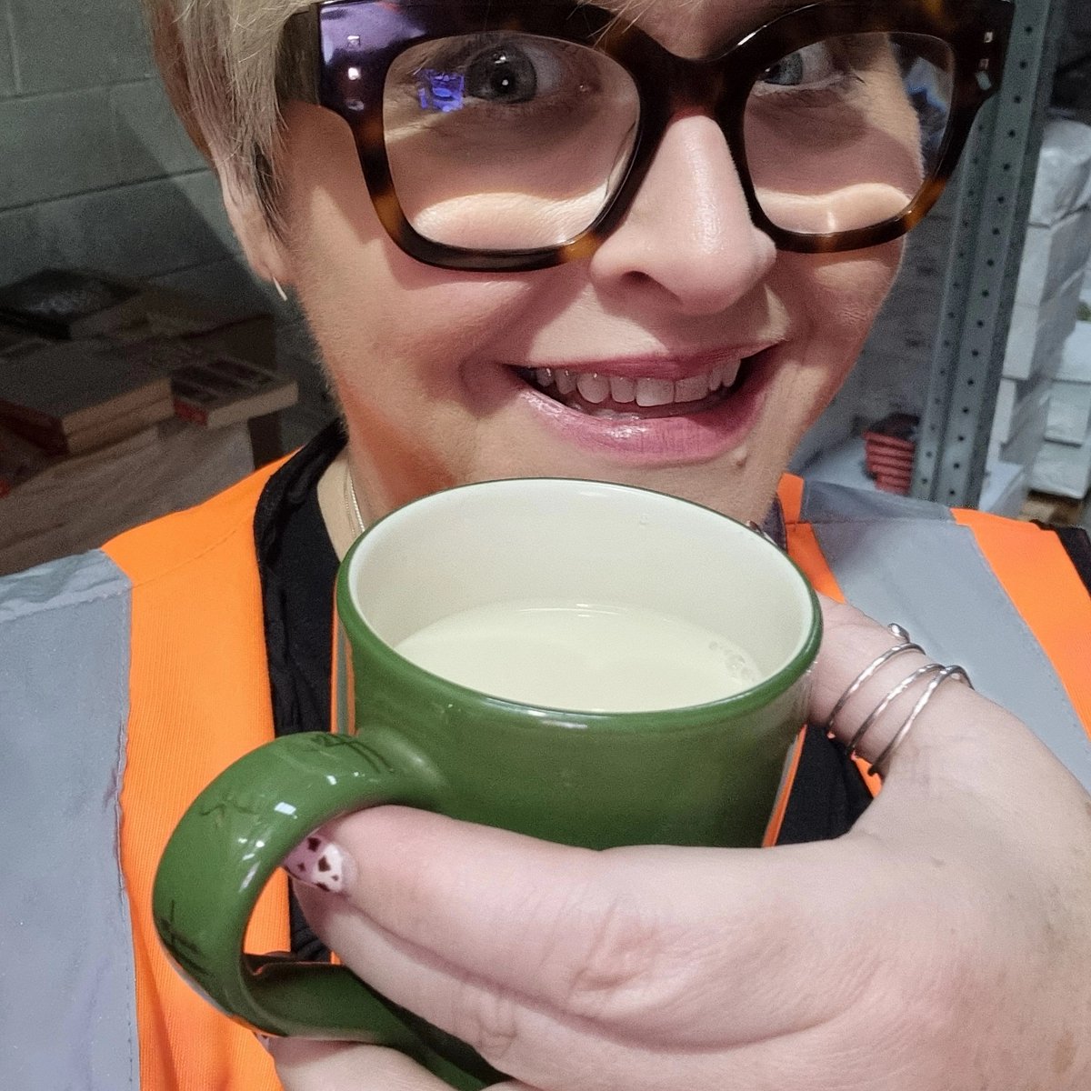 BridgeBooksDro1's tweet photo. Lads... the English can actually make proper tea!

Also, two days in a row wearing a high-viz vest isn't good for my non-existent street cred! https://t.co/XMWBAZTuAA