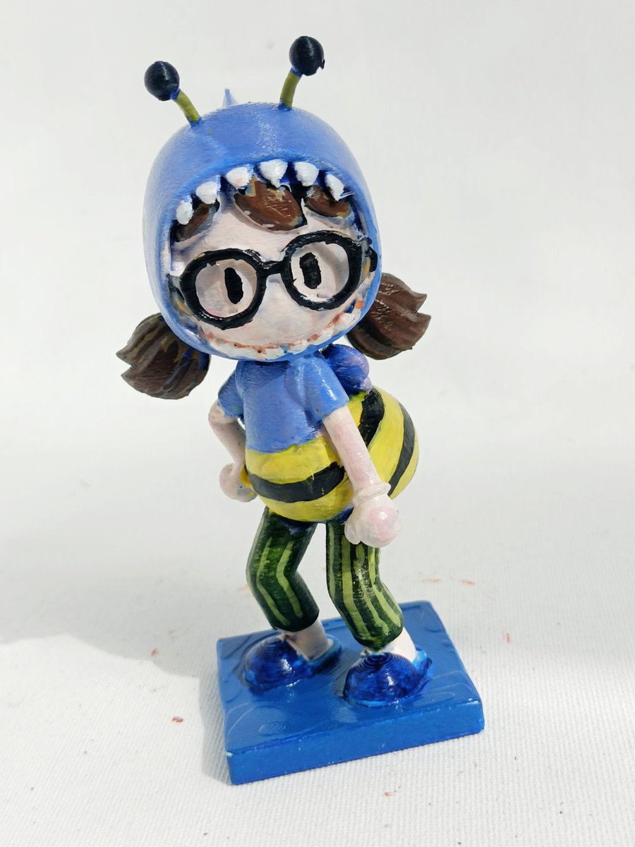 Lordoomed's tweet photo. 打出来简单先涂一下，灰色太淡改蓝色了。 Shark-bee girl了 @tutu19900124 🌚 https://t.co/0XmtU6xVHD