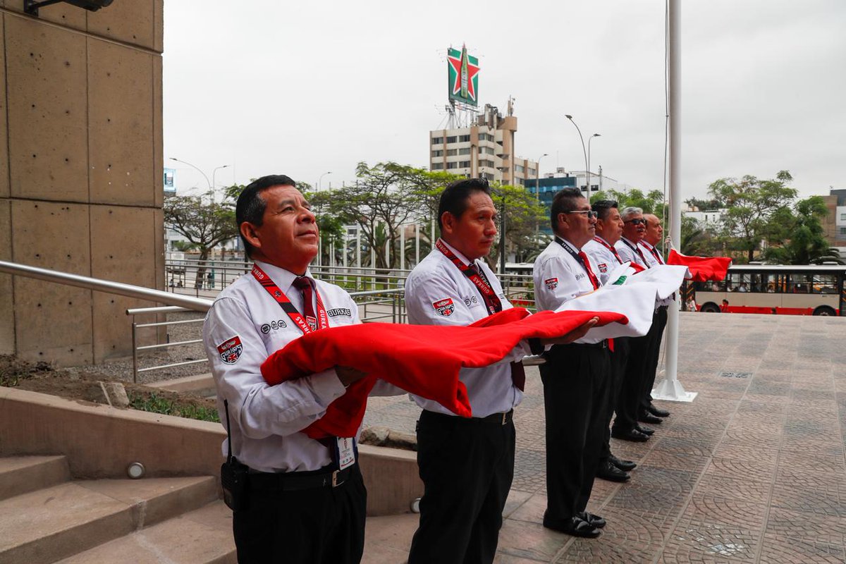 MinCulturaPe's tweet photo. 🇵🇪 El ministro de Cultura, Alberto Beingolea Delgado, encabezó el izamiento del Pabellón Nacional en nuestra sede central junto a la Compañía de Bomberos Cosmopolita n.° 11 de San Borja, representada por el Brigadier CBP Franco Calvo Tirado. https://t.co/jFUB1Oz7zI