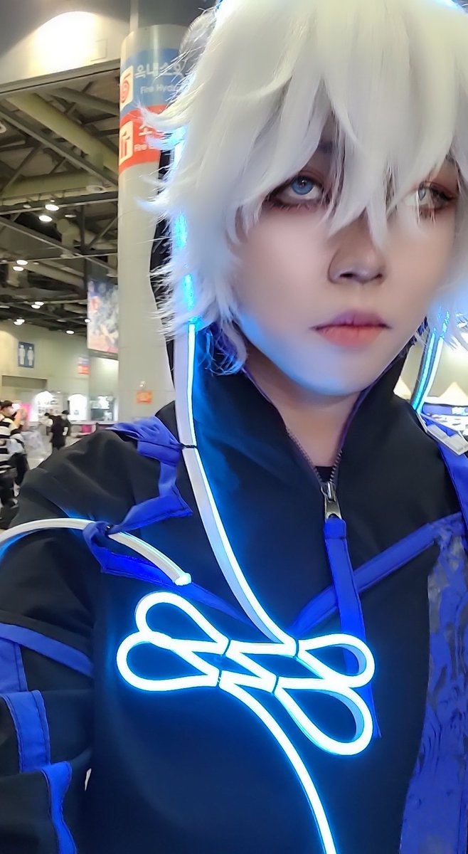 deuseu_cos's tweet photo. #호요랜드_𝕏트친소
#호요랜드_𝕏친소 
#코스어_𝕏트친소 

[토, 월] - 겁나게 LED로 시선끄는 엘리오(?)
[일] - 아낙사고라스
코스했습니다

저랑 스타렐하실분.
저같은 초보 코스어랑 놀아주실분.

행사에서 뵌 분, 성인 분 위주로 찾아가겠습니다!

Foreign HSR Cosplayers are welcome too!! https://t.co/YiBGYBe1dN