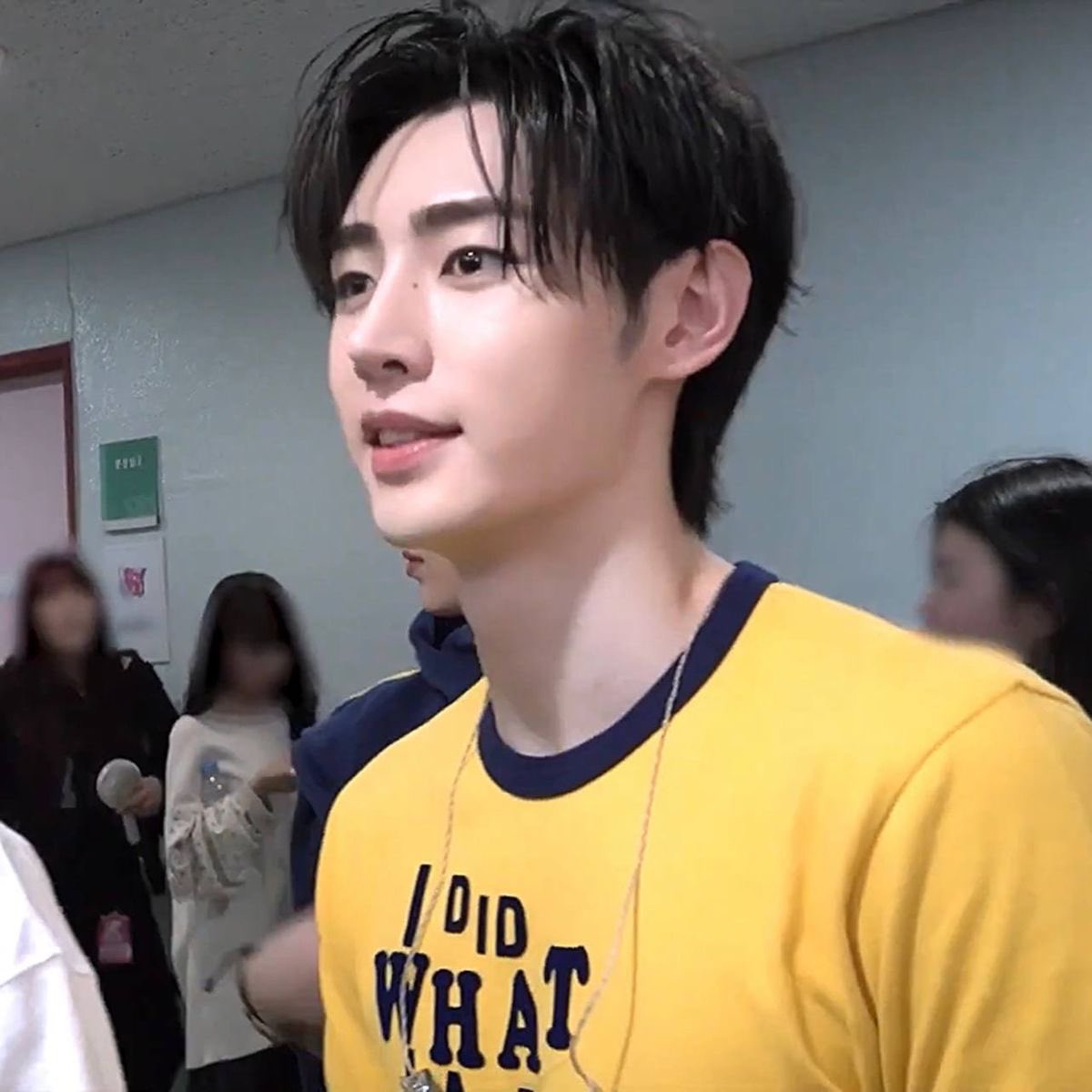 hoonhyn's tweet photo. Sunghoon yellow 💛 https://t.co/rZi3Kljg2s