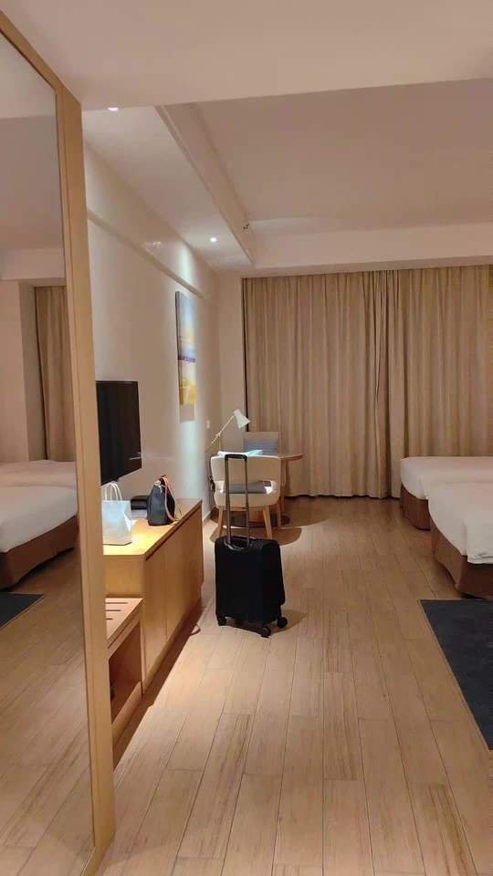SS555J's tweet photo. 我们空姐
一年到头至少要住两百多晚的酒店....有时候串机或���外出一天要住两三间呢😆 https://t.co/Wa9JoGQqPH
