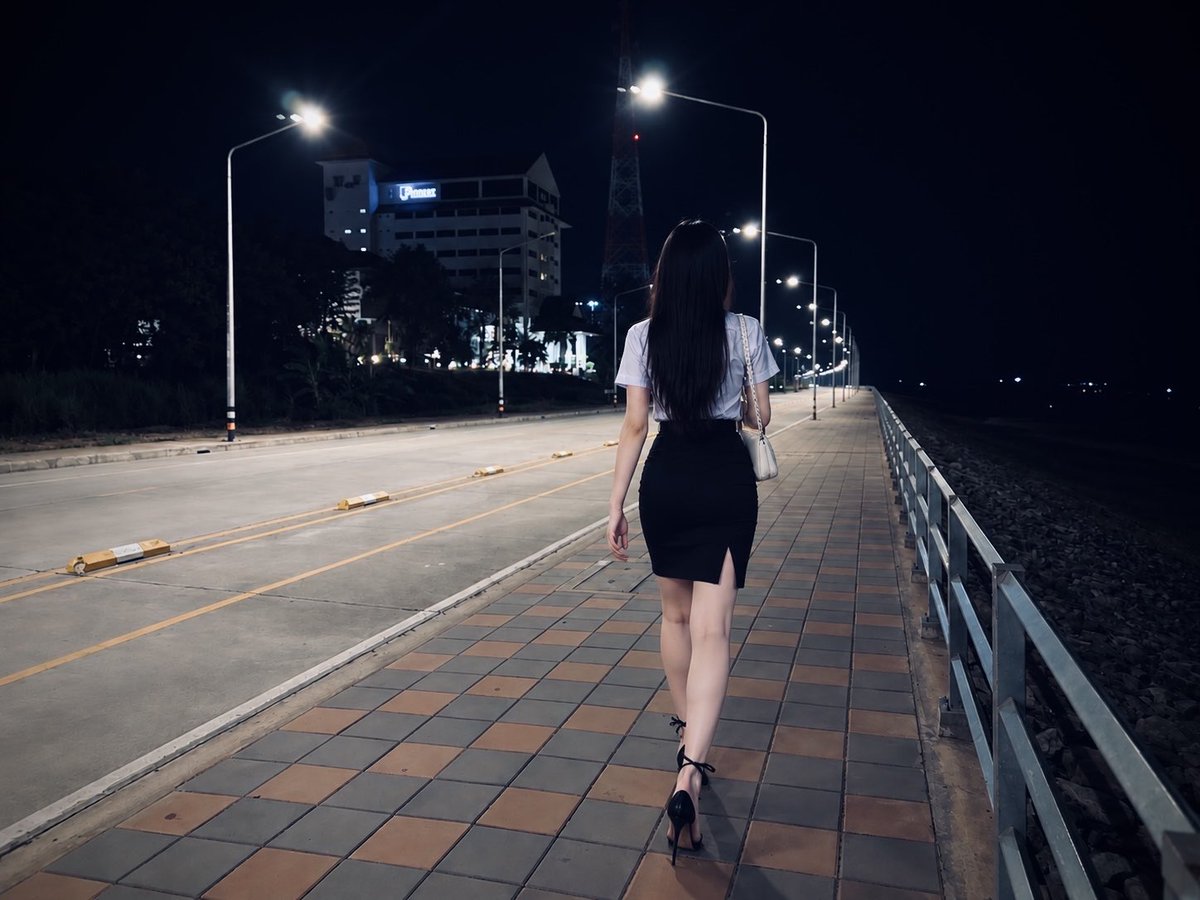 uiip94's tweet photo. ช่วงนี้สอบ final เห็นบ่นปวดหัวพามาเดินเล่น  ฝนก็ตก  แต่อ้ายบ่อยาก หากบ หาเขียดละเด้อ ยุงหลาย 🤣 #ภาพในคลัง #นครพนม #นครพนมลับ https://t.co/LDJB3WRK2v
