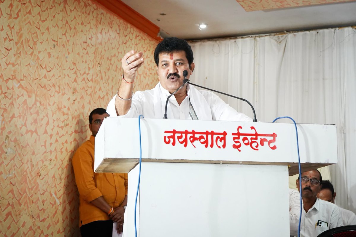 SanjayDRathods's tweet photo. आज दारव्हा येथे यवतमाळ जिल्हा मध्यवर्ती सहकारी बँकेच्या निवडणुकीच्या पार्श्वभूमीवर बळीराजा सहकार पॅनलच्या वतीने आयोजित प्रचारसभेत उपस्थित राहून मतदार बांधवांशी संवाद साधला.

बँकेच्या माध्यमातून शेतकरी बांधवांचे हित जपण्यासाठी आणि सहकार क्षेत्रा���्या विकासाला चालना [1/3] https://t.co/dHKpDJ5o8o