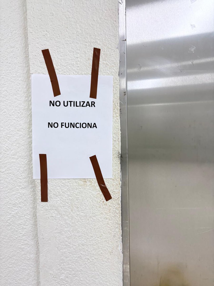 alemorlanmx's tweet photo. Vinieron desde México para decirme que ya se estaba atendiendo el elevador del hospital Aurelio Valdivieso y que era prioridad.
Al día de hoy sigue sin servir. Así las prioridades del gobierno de Morena @IMSS_Bienestar @AlexSvarch #Oaxaca https://t.co/Sahg08uBvf