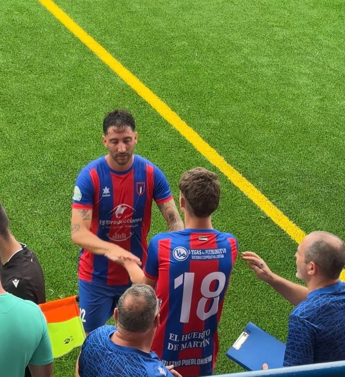 AtcoPueblonuevo's tweet photo. ⚽️!Debut en Tercera Federación!

Dos juveniles, Pablo y Marco, fueron convocados al partido del Sábado ante EF Puebla🏟️

Y Marco tuvo la oportunidad de hacer un gran debut en partido oficial

!Enhorabuena a ambos!👏❤️‍🔥
Este es solo el comienzo. 
¡A seguir trabajando y creciendo!💪 https://t.co/5GZgf3cYOV
