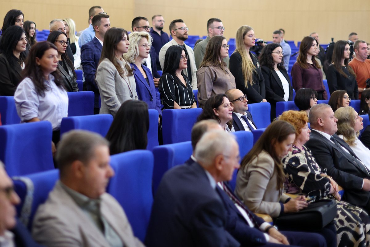 EUinAlbania's tweet photo. New magistrate candidates at the School of Magistrates in Tirana today began their new academic year.

EU Ambassador Sofia Moreira de Sousa addressed them, stressing the importance of the rule of law for Albania’s path towards EU membership and the important role they will play in the future of the country’s justice system.

“Your integrity and independence will be among the most important contributions you can make to the people you will serve. The justice system still needs to consolidate its efforts to improve judicial efficiency, maintain judicial independence and strengthen accountability. Without progress in the rule of law, the EU accession process cannot move forward. The EU is here to stand by you to achieve this goal”, said EU Ambassador Moreira de Sousa.