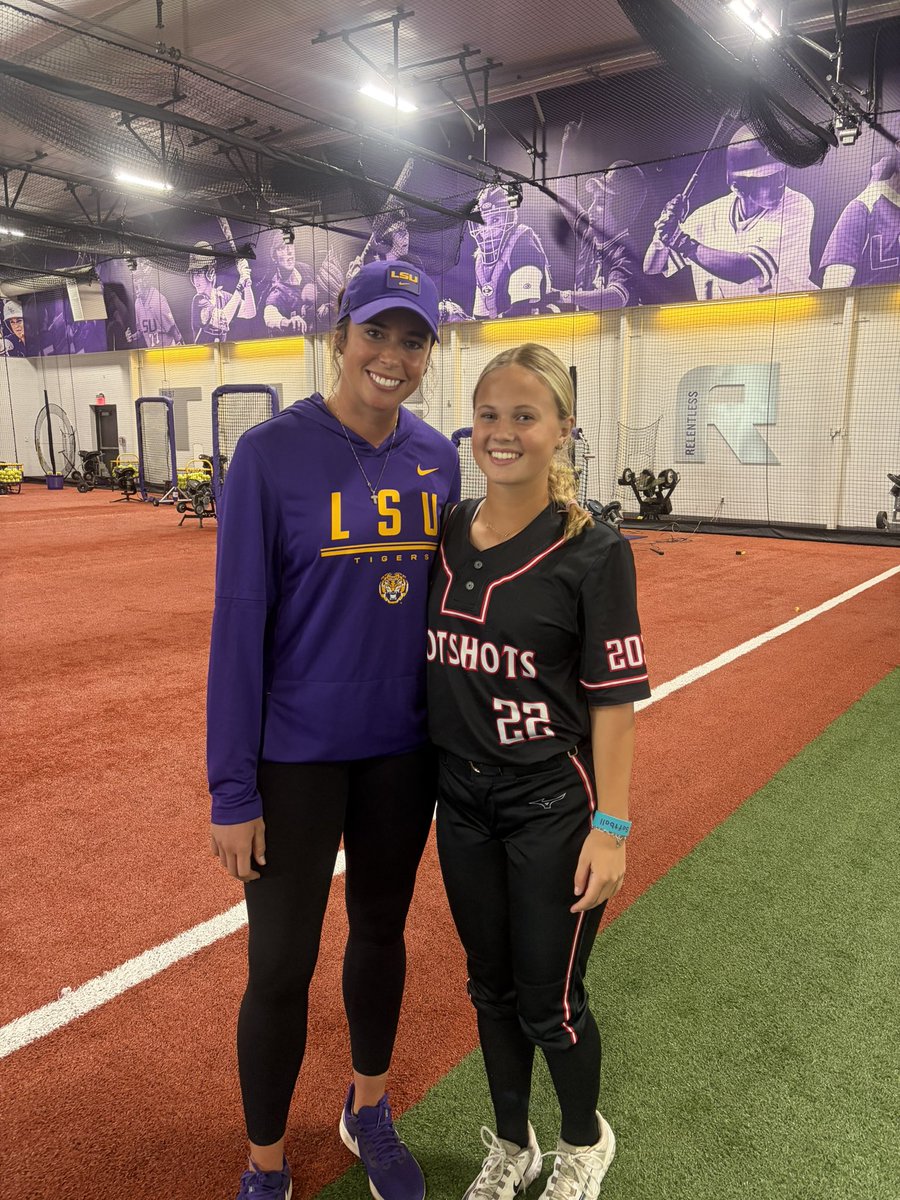 addi_raugh's tweet photo. Always have the best time with @LSUsoftball ! Caught some barrels off of  live pitching, bp bombs, clean defensive workout, and hit  70 overhand. Thank you @CoachNealPT @Tpleasants17 @BethTorina @LSU_SandraMoton for having me out. Geaux Tigers!!
@Torres14u @MVP_512 @terry_seneca @gjpalme @CoachCrabtree @AHMOSoftball @LineDsoftball @ExtraInningSB