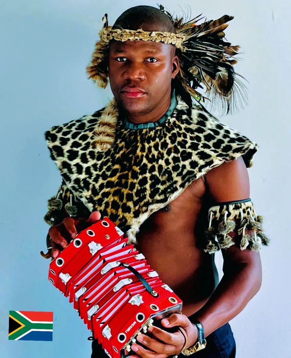 DumakahleM's tweet photo. Umdlali wenkostina ku album yethu Isithunzi sakho 💿 uMgojeli Ncube❤️ album is out now on all digital platforms 🎉
https://t.co/YWRByvjMWs https://t.co/F6BHWaM1Bu