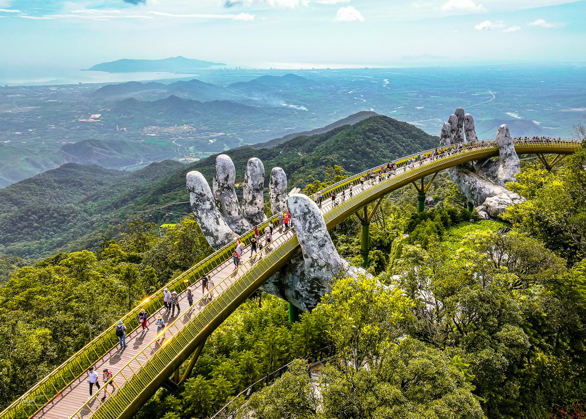 sinostacks's tweet photo. In Da Nang, the 150-meter Golden Bridge is cradled by two giant hands. 🤲

The city also has a turquoise bay, a white Guanyin statue above the trees, and a dragon spanning the Han River.

#vietnam https://t.co/ybys8haXi0