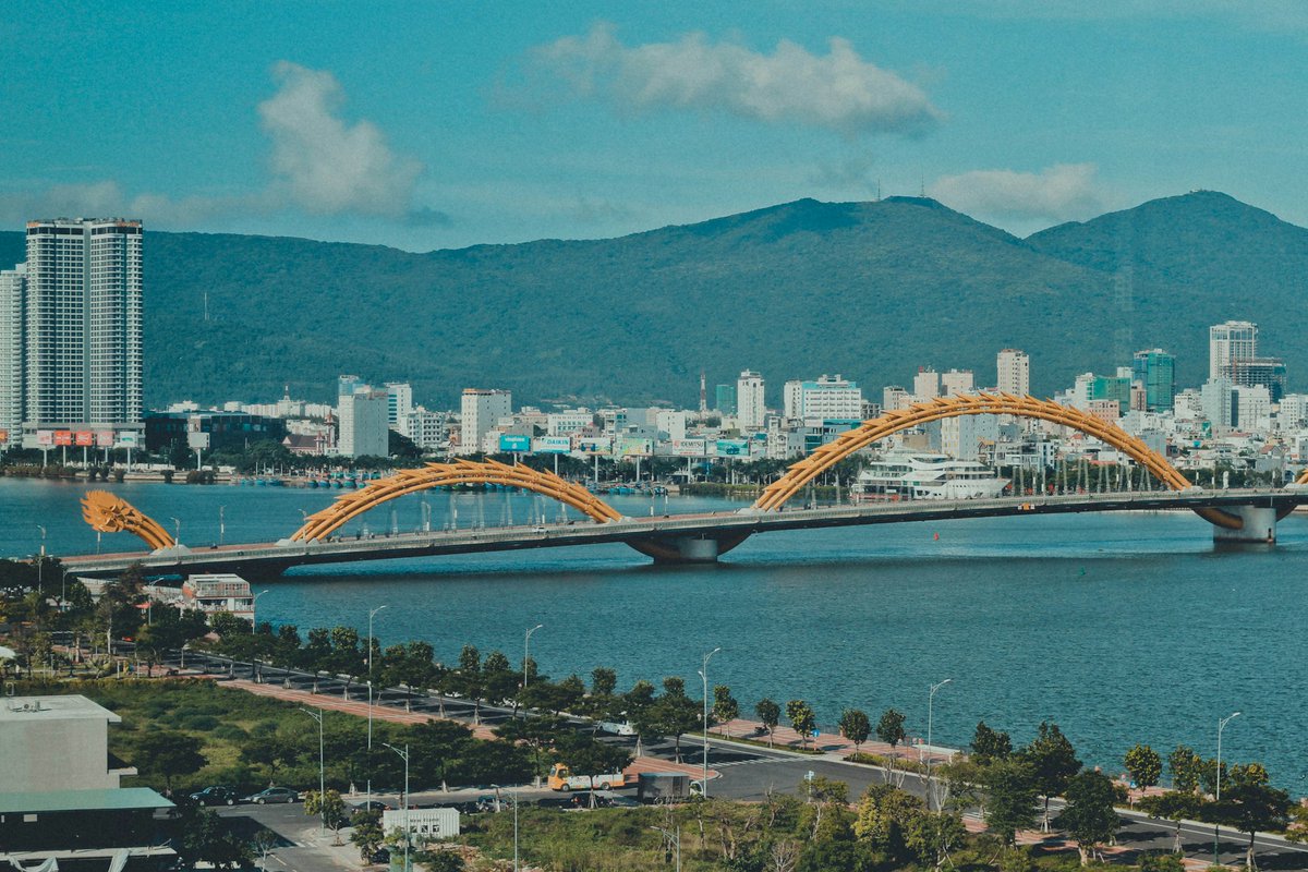 sinostacks's tweet photo. In Da Nang, the 150-meter Golden Bridge is cradled by two giant hands. 🤲

The city also has a turquoise bay, a white Guanyin statue above the trees, and a dragon spanning the Han River.

#vietnam https://t.co/ybys8haXi0