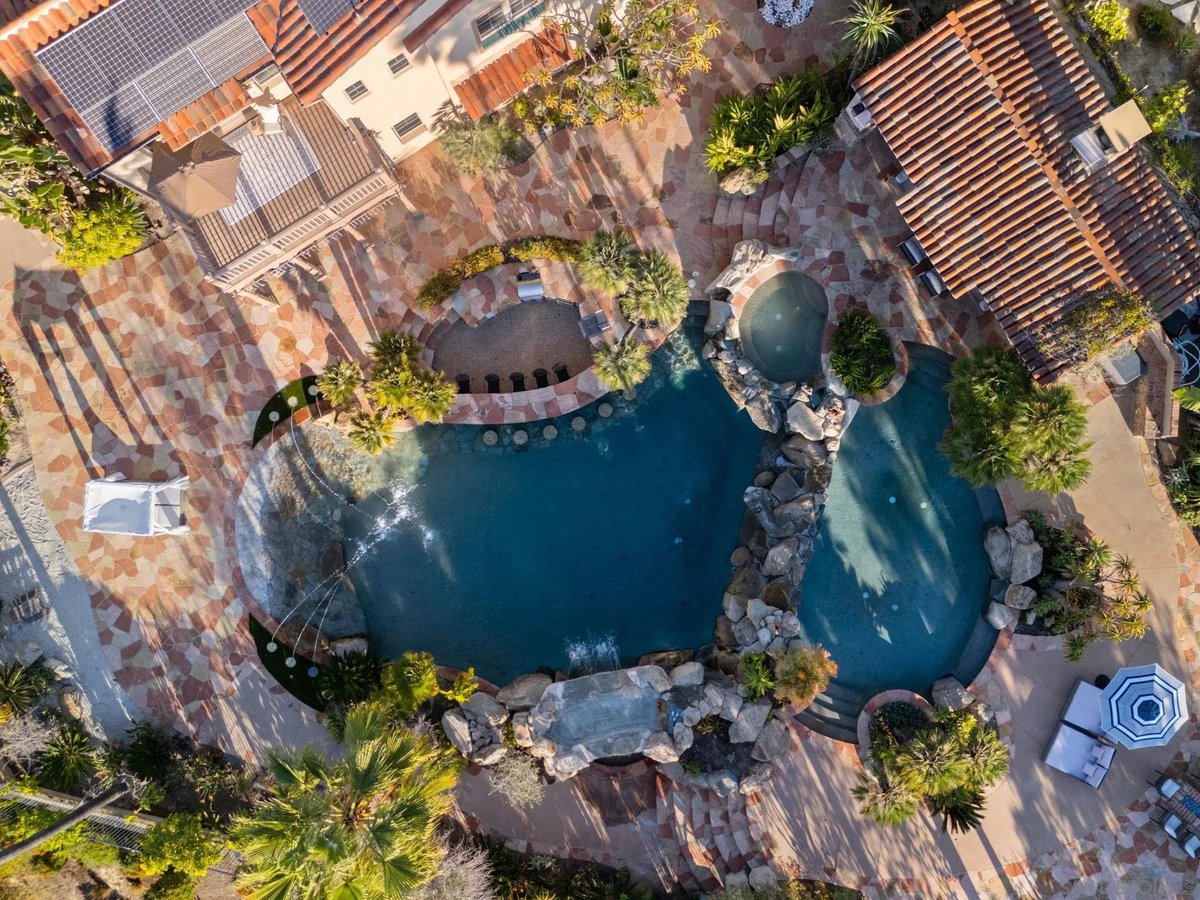 SimonLevyMx's tweet photo. This is the Rancho Santa Fe residence linked to @MarinadelPilar in northern San Diego County, California, inside a gated golf community with 24-hour security, roughly 55 kilometers in a straight line from the San Ysidro Port of Entry.

Rancho Santa Fe. She was, in fact, my neighbor.

According to evidence and witness testimony provided to my investigation, $4.25 million linked to the Sinaloa Cartel was transferred into a trust associated with the transaction.

The witnesses say the house was paid for through wire transfers and acquired through a trust they link to Marina del Pilar Ávila Olmeda. Both witnesses personally observed the family living at the residence.

Their account is striking: the family was effectively selling the property to itself. The name on the property changed, they allege, but the beneficial ownership did not.

The witnesses are now cooperating with authorities and have expressly authorized publication of information concerning the residence.

Here’s the full info: https://t.co/uFzbS42egw