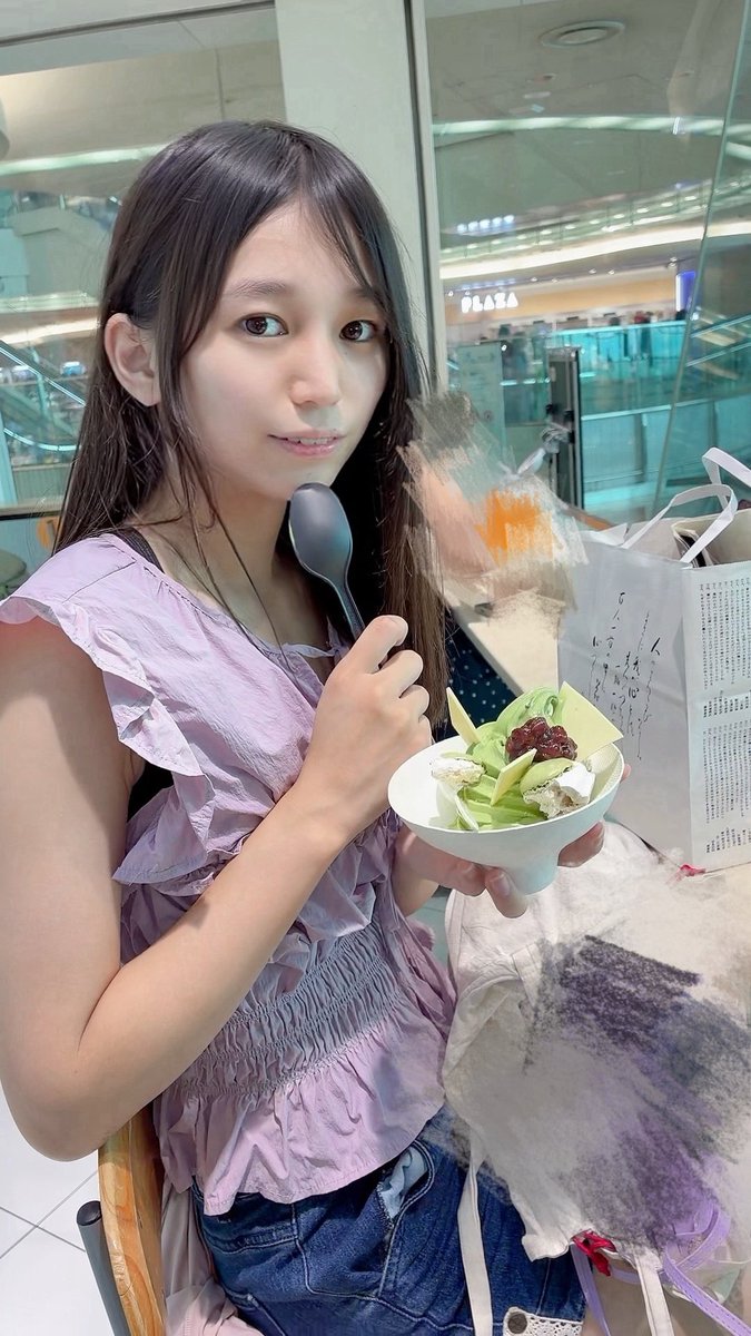 lh_kotone0714's tweet photo. ひとくち欲しい？…あ〜げないっ！

#アイドル #いいね返し #ことね稼働中 https://t.co/5aJ572boav