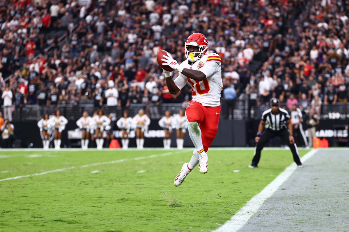 KCChiefs_Matt's tweet photo. Matt Araiza + Emmett Johnson + Xavier Nwankpa appreciation post.

Pinning the Raiders at the 1-yard line with the game hanging in the balance. What a play. https://t.co/1JgxTTlPB5