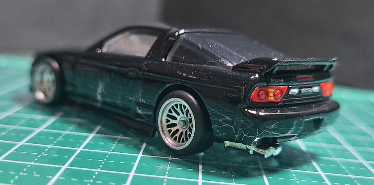 ash_0305's tweet photo. ホットウィール　180sx　当時乗っていた　ブラックカラーで前後違うホイールで鬼キャン仕様に近いカスタム
リアガラススモークフイルム https://t.co/Pph8ZeqHjW