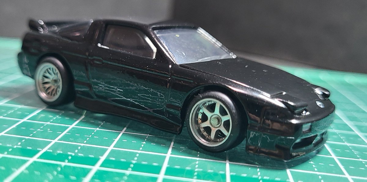 ash_0305's tweet photo. ホットウィール　180sx　当時乗っていた　ブラックカラーで前後違うホイールで鬼キャン仕様に近いカスタム
リアガラススモークフイルム https://t.co/Pph8ZeqHjW