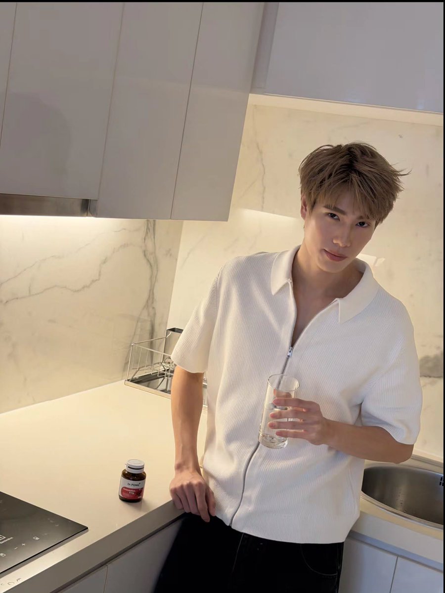 doublepjourney_'s tweet photo. แอสตาที่ผมเชื่อใจและทานมาตลอด ต้อง Astaxanthin ของ Dr.PONG ใครอยากเริ่มดูแลตัวเอง เริ่มด้วย Dr.PONG Astaxanthin ช่วยดูแลผิวและริ้วรอยแบบจัดเต็ม วันละ 1 แคปซูลพร้อมมื้ออาหารได้เลย มามีสุขภาพดีไปด้วยกันนะครับ 🤍

📸 IG : @phuwintang

🔗 https://t.co/Wc2vSXGM0t

#DrPONGxPONDPHUWIN
#DrPONGAstaxanthin
#แอสตาแซนธินดอกเตอร์พงศ์ #DrPONGMaxDoseSeries
#เสิร์ฟให้ถึงใส่เต็มแม็กซ์บูสต์เต็มโดส