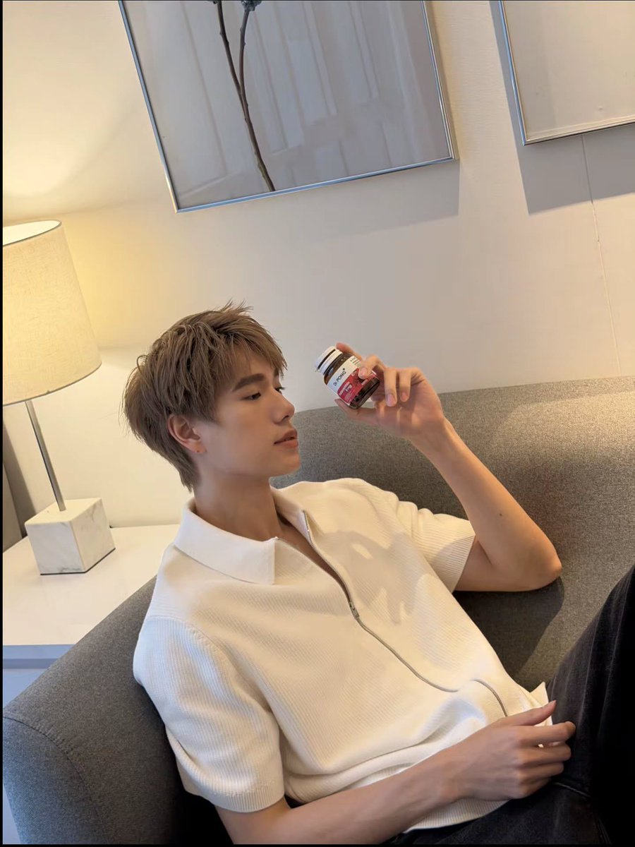 doublepjourney_'s tweet photo. แอสตาที่ผมเชื่อใจและทานมาตลอด ต้อง Astaxanthin ของ Dr.PONG ใครอยากเริ่มดูแลตัวเอง เริ่มด้วย Dr.PONG Astaxanthin ช่วยดูแลผิวและริ้วรอยแบบจัดเต็ม วันละ 1 แคปซูลพร้อมมื้ออาหารได้เลย มามีสุขภาพดีไปด้วยกันนะครับ 🤍

📸 IG : @phuwintang

🔗 https://t.co/Wc2vSXGM0t

#DrPONGxPONDPHUWIN
#DrPONGAstaxanthin
#แอสตาแซนธินดอกเตอร์พงศ์ #DrPONGMaxDoseSeries
#เสิร์ฟให้ถึงใส่เต็มแม็กซ์บูสต์เต็มโดส