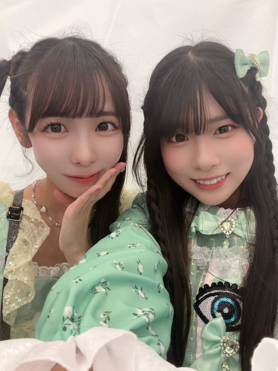 himekawa_moe's tweet photo. Jewel☆Gardenさんの野﨑ゆりかちゃんとお写真撮っていただきました🥹準備中に話しかけてしまったのに優しく対応して下さりありがとうございます🥲お話もできたし、また宝物のお写真が増えました😭💚タイミング合わずでジュエガさんのライブを見られなかったのが悔い…🥹またご一緒できたら幸せです💗 https://t.co/ZzPwEBl12v