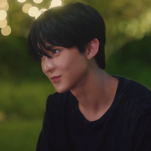 ryunpatji's tweet photo. acting so good people forgot that he can be evil and be a clingy bf at the same time https://t.co/l7pXDaJglA